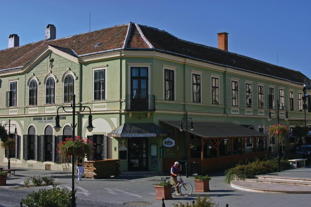 Arany Strucc Hotel Кёсег Экстерьер фото